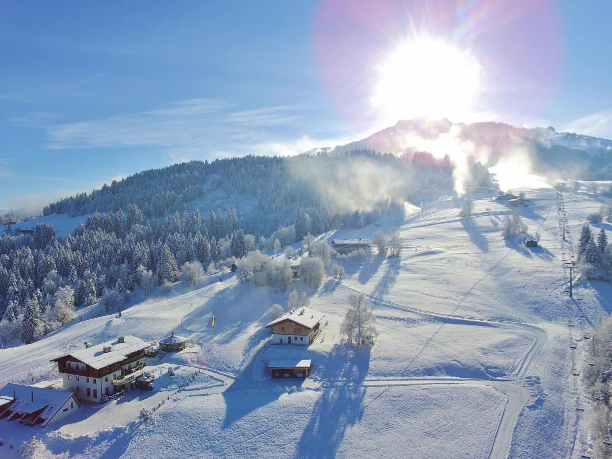 Chalet On The Ski Slope In St Johann In Tyrol Apfeldorf Eksteriør billede
